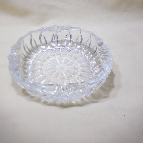 `Unusual Find ~~~ Crystal  ASHTRAY ~~~ Many Uses, other than Smokes - Picture 1 of 1